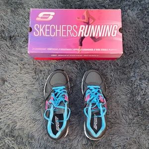 Sketchers sneakers
